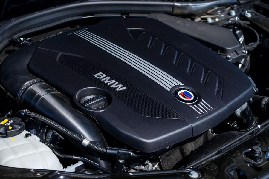 Моторный отсек Alpina D4 Bi-Turbo Cabrio (F33) 2014 года  (UK) (фото 16 из 16)